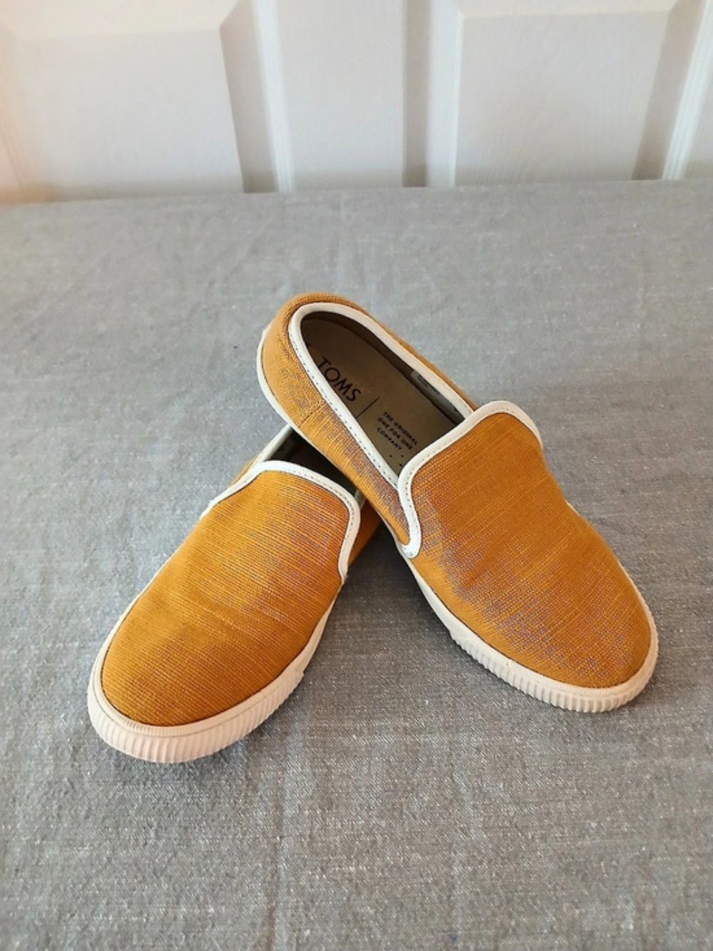 TOMS Slip-On Sneakers in Orange & White US Kids 5